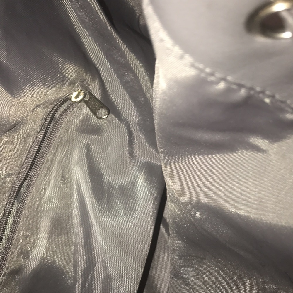Women’s VT Bucket Bag - Picture 4 of 10